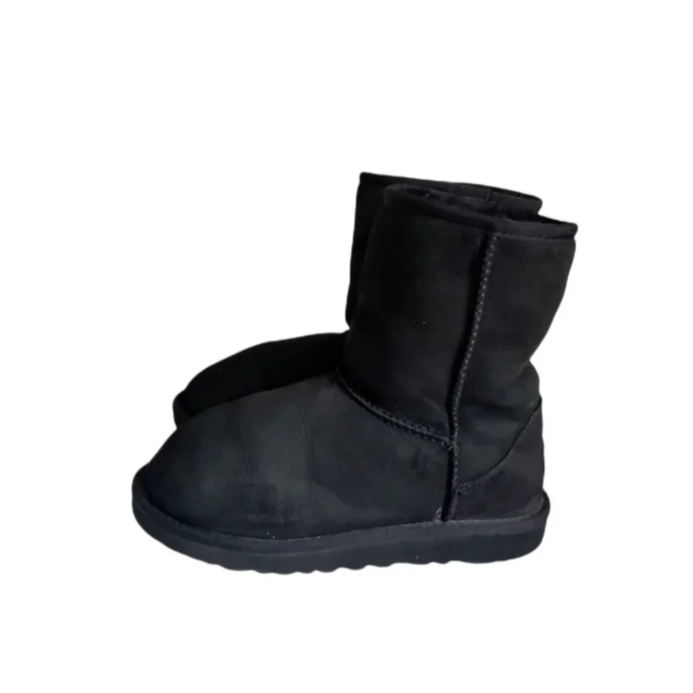 UGG Australia Youth Classic Short 5251 K Sheepskin Boot Shoes Black Size 3 US
